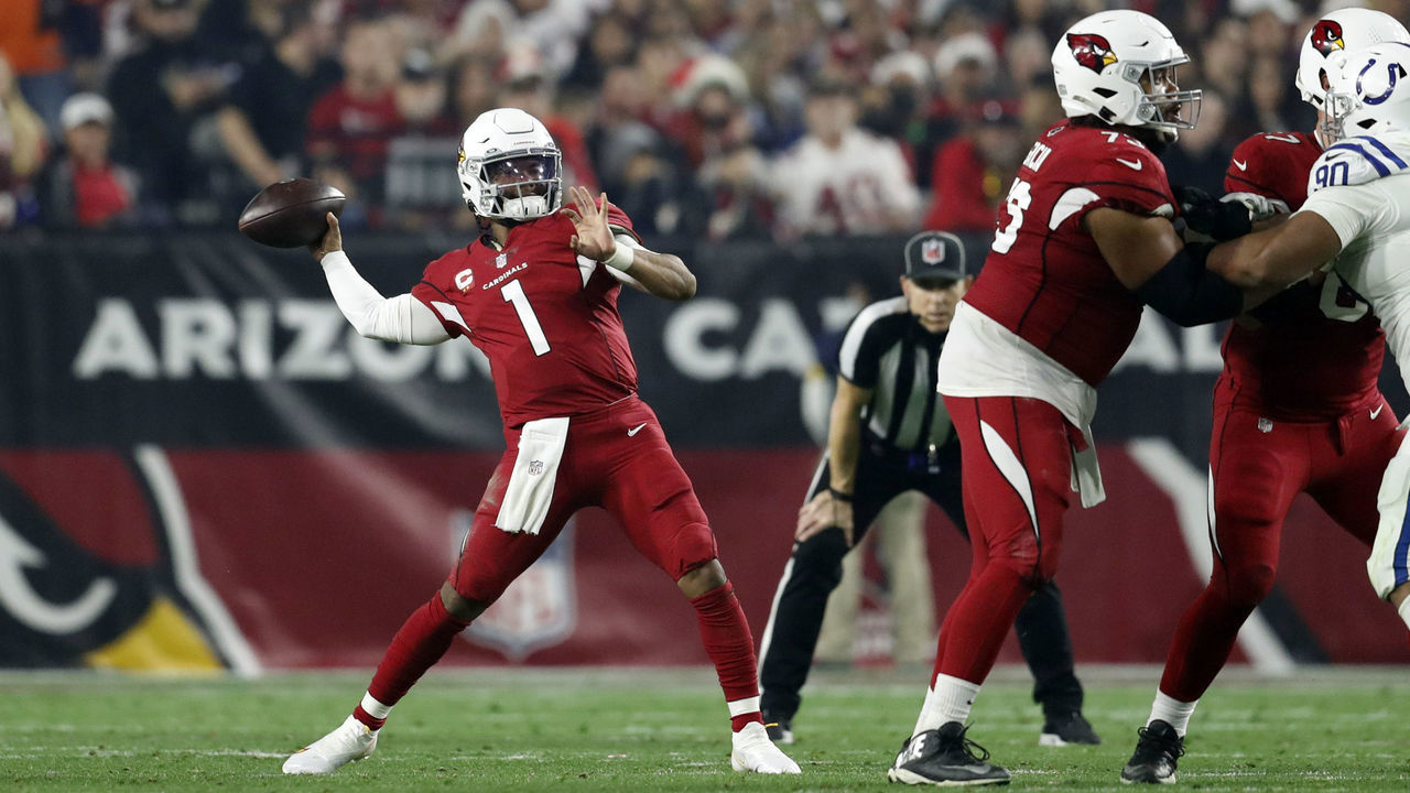 GLENDALE, ARIZONA - DECEMBER 25: Quarterback Kyler Murray #1 of the Arizona Cardinals throws during the second half of the game /ainat State Farm Stadium on December 25, 2021 in Glendale, Arizona. The Colts beat the Cardinals 22-16.
