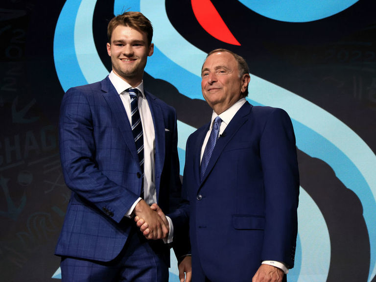 Did Shane Wright give the Canadiens a death stare on draft stage