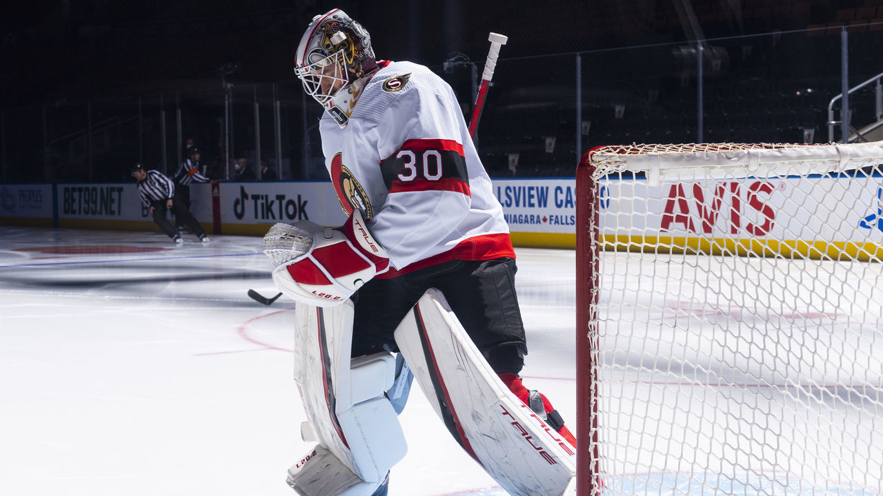 TORONTO, ON - JANUARY 1: Matt Murray #30 of the Ottawa Senators takes the net against the Toronto Maple Leafs during the first period at the Scotiabank Arena on January 1, 2022 in Toronto, Ontario, Canada.
