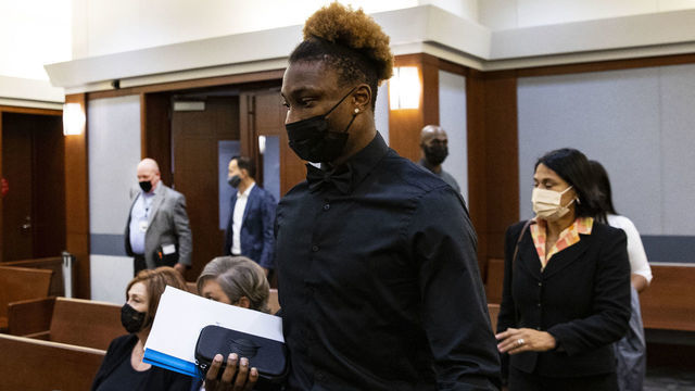 LAS VEGAS, NEVADA - NOVEMBER 22: Former Las Vegas Raiders player Henry Ruggs III appears in court at the Regional Justice Center on November 22, 2021 in Las Vegas, Nevada. Ruggs has been ordered to wear an ankle monitor to measure his alcohol level after he missed a court-ordered test. Ruggs faces DUI charges after a fatal car crash.
