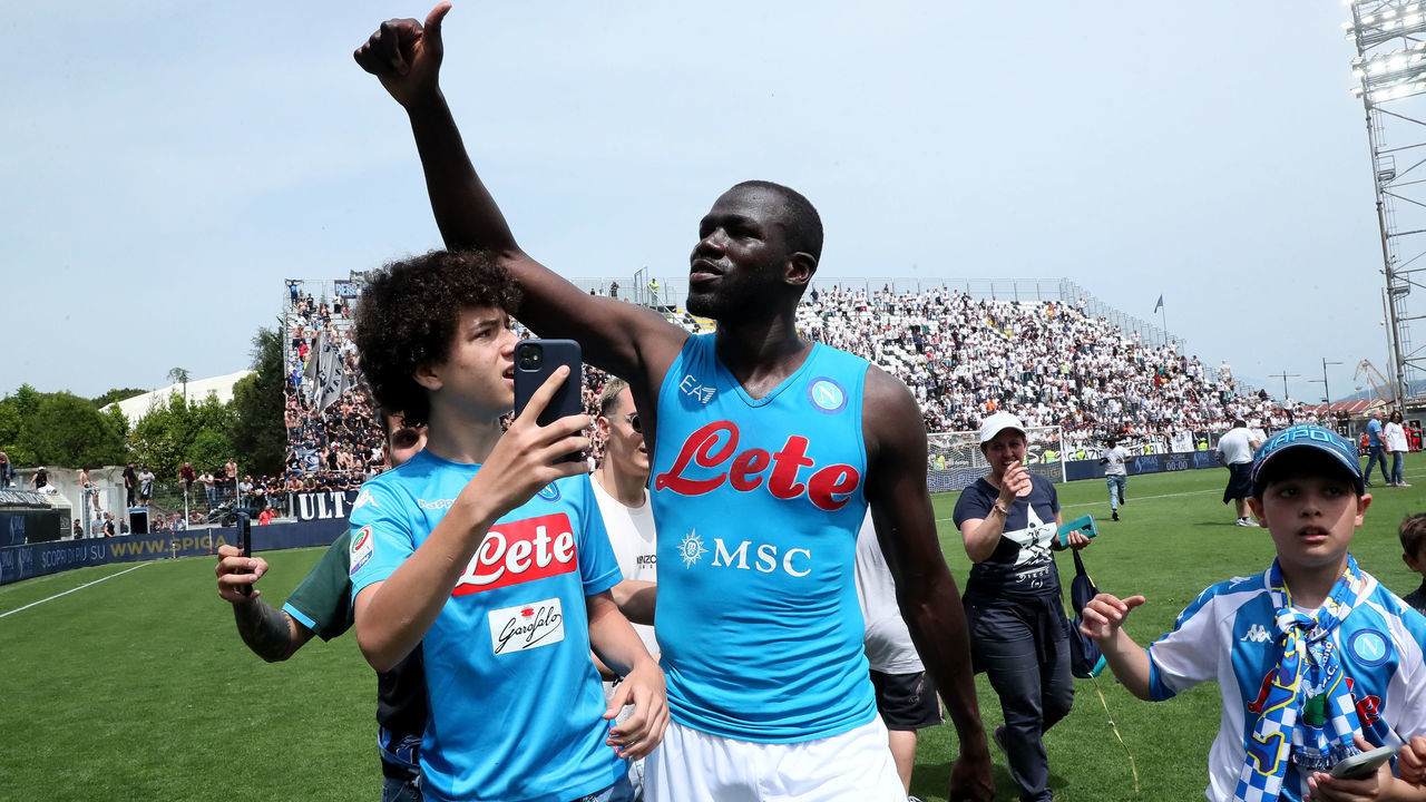 LA SPEZIA, ITALY - MAY 22: Kalidou Koulibaly of SSC Napoli celebrates for the victory ,during the Serie A match between Spezia Calcio and SSC Napoli at Stadio Alberto Picco on May 22, 2022 in La Spezia, Italy.