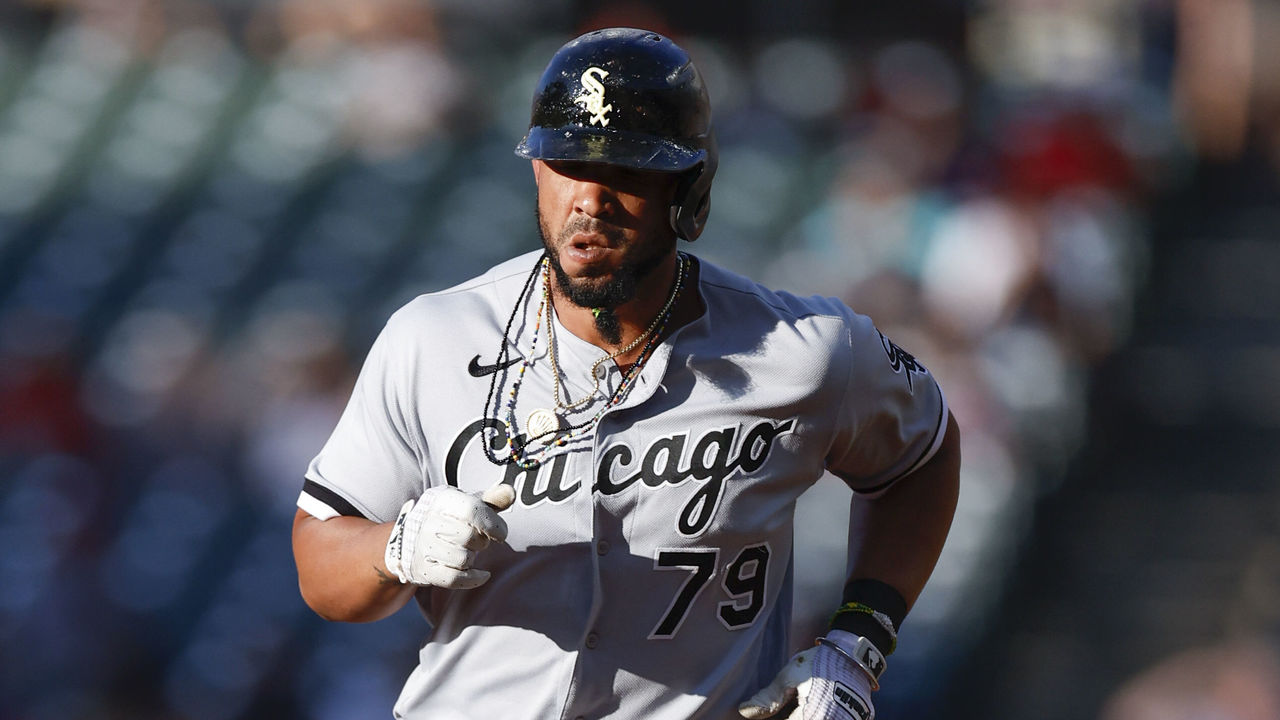 Report: Padres targeting Jose Abreu in free agency