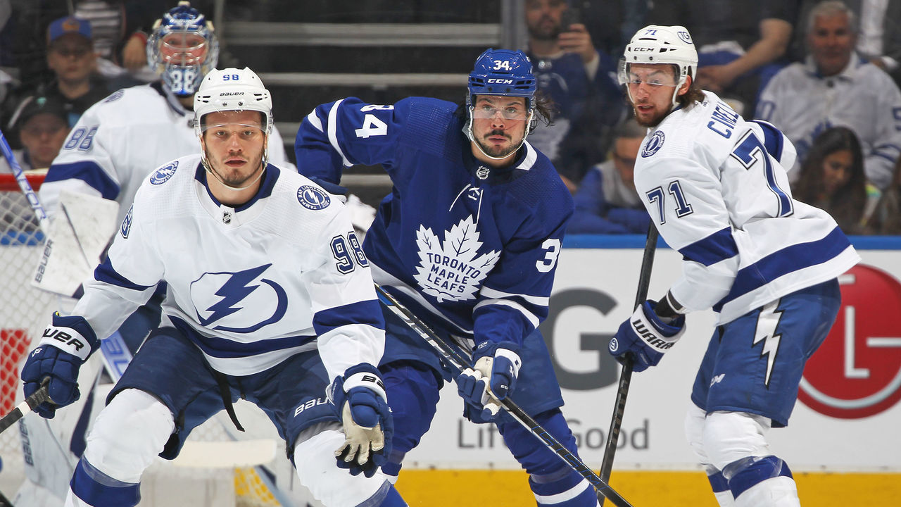 TORONTO, ON - MAY 14: Auston Matthews #34 of the Toronto Maple Leafs looks for a pass between Mikhail Sergachev #98 and Anthony Cirelli #71 of the Tampa Bay Lightning during Game Seven of the First Round of the 2022 Stanley Cup Play-offs at Scotiabank Arena on May 14, 2022 in Toronto, Ontario, Canada.