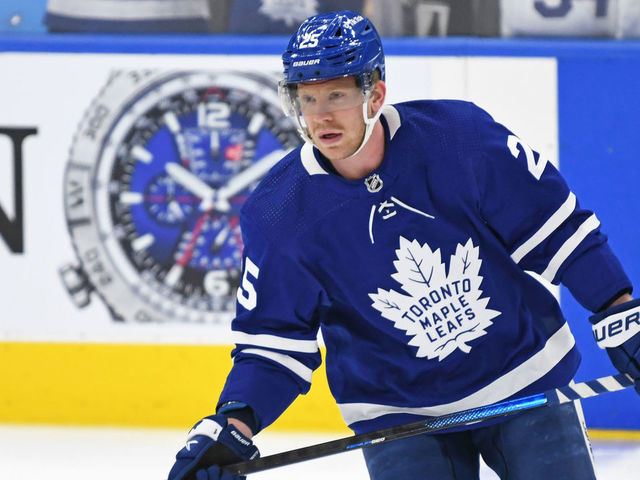 TORONTO, ON - MAY 02: Toronto Maple Leafs Right Wing Ondrej Kase (25) in warmups prior to Round 1 Game 1 of the NHL Stanley Cup Playoffs between the Tampa Bay Lightning and Toronto Maple Leafs on May 2, 2022 at Scotiabank Arena in Toronto, ON.