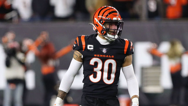 CINCINNATI, OH - DECEMBER 12: Cincinnati Bengals free safety Jessie Bates (30) in action during the game against the San Francisco 49ers and the Cincinnati Bengals on December 12, 2021, at Paul Brown Stadium in Cincinnati, OH.