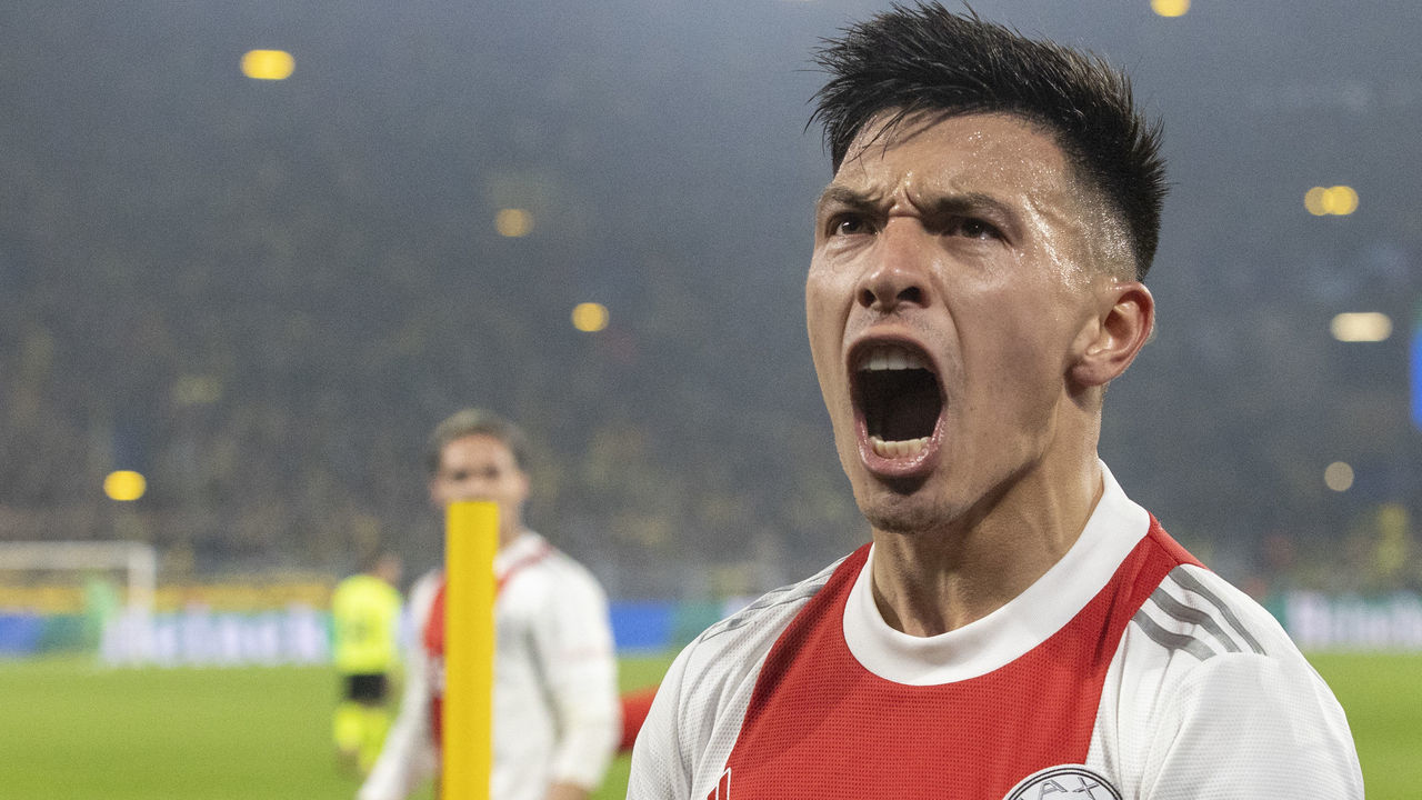 DORTMUND, GERMANY - NOVEMBER 03: (BILD OUT) Lisandro Martinez of Ajax Amsterdam celebrates during the UEFA Champions League group C match between Borussia Dortmund and AFC Ajax at Signal Iduna Park on November 3, 2021 in Dortmund, Germany.