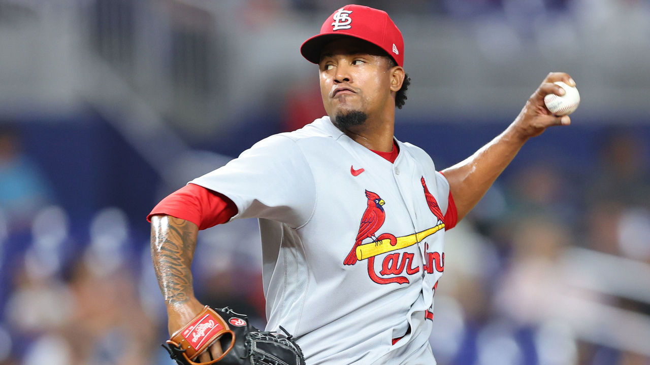 Cards reliever, rookie manager get heated on mound in win – KGET 17