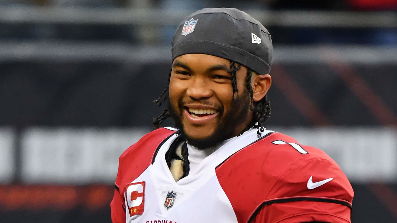 CHICAGO, ILLINOIS - DECEMBER 05: Quarterback Kyler Murray #1 of the Arizona Cardinals warms up before a game against the Chicago Bears at Soldier Field on December 05, 2021 in Chicago, Illinois.