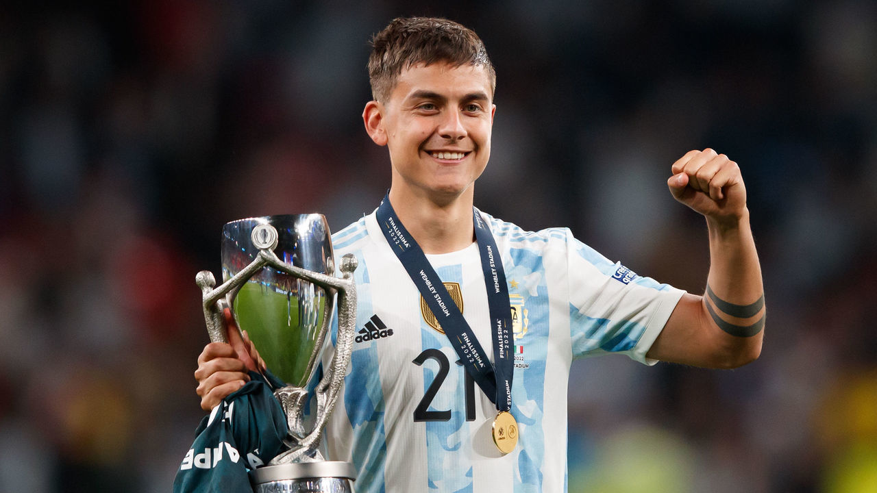 LONDON, ENGLAND - JUNE 01: Paulo Dybala of Argentina poses with the trophy and his winners medal during the Finalissima 2022 match between Italy and Argentina at Wembley Stadium on June 1, 2022 in London, England.