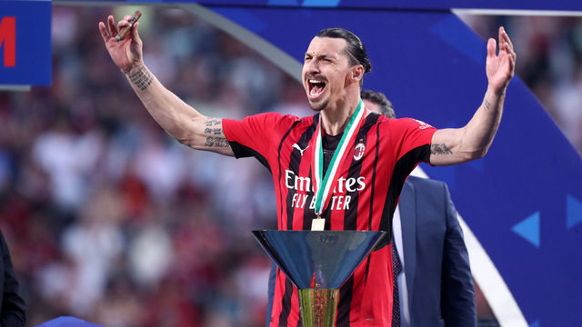 REGGIO NELL'EMILIA, ITALY - MAY 22: Zlatan Ibrahimovic of AC Milan celebrates with the cup after winning the championship after the Serie A match between US Sassuolo and AC Milan at Mapei Stadium - Citta' del Tricolore on May 22, 2022 in Reggio nell'Emilia, Italy.