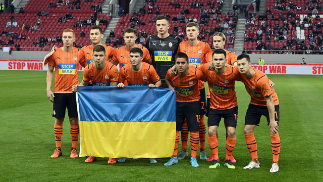 PIRAEUS, GREECE - APRIL 09: Shakhtar Donetsk prepare to face Olympiacos FC in an international friendly match, with the proceeds going to raise money for Ukrainian refugees, at Karaiskakis Stadium on April 9, 2022 in Piraeus, Greece.
