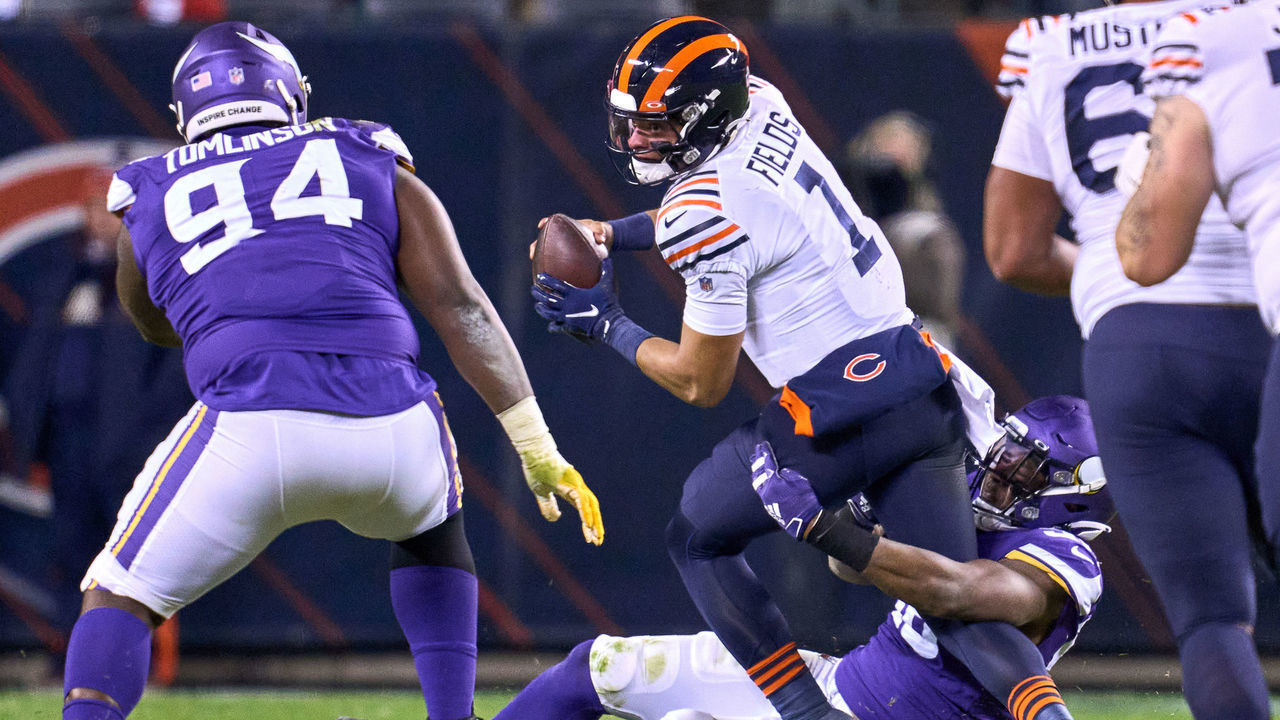 CHICAGO, IL - DECEMBER 20: Chicago Bears quarterback Justin Fields (1) battles during a game between the Chicago Bears and the Minnesota Vikings on December 20, 2021, at Soldier Field in Chicago, IL.