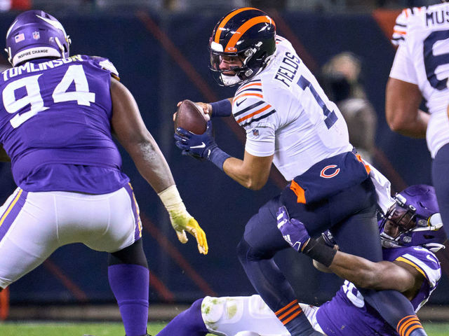 CHICAGO, IL - DECEMBER 20: Chicago Bears quarterback Justin Fields (1) battles during a game between the Chicago Bears and the Minnesota Vikings on December 20, 2021, at Soldier Field in Chicago, IL.
