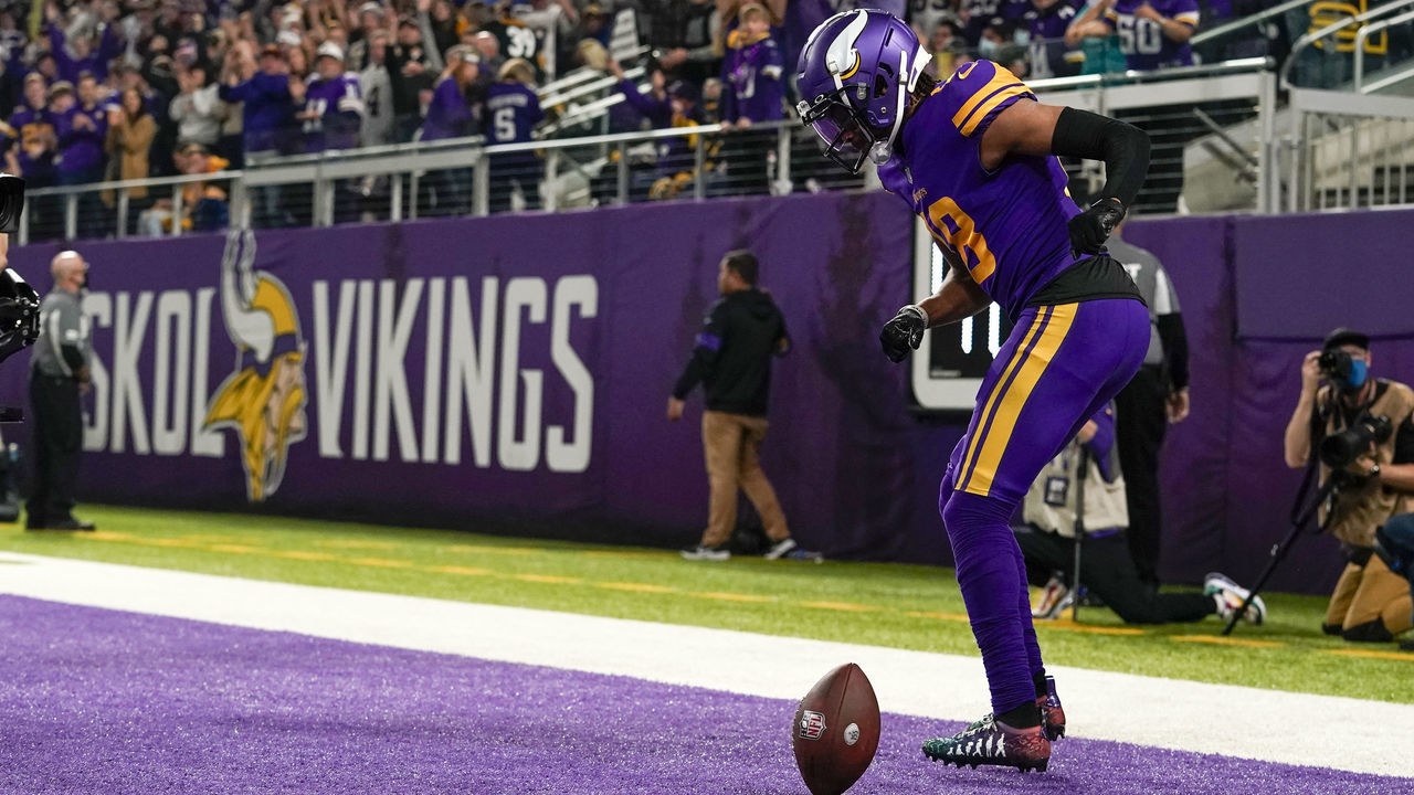 MINNEAPOLIS, MN - DECEMBER 09: Minnesota Vikings Wide Receiver Justin Jefferson (18) celebrates his 14-yard touchdown reception from Minnesota Vikings Quarterback Kirk Cousins (8) during first quarter of a game between the Minnesota Vikings and Pittsburgh Steelers on December 9, 2021, at U.S. Bank Stadium in Minneapolis, MN.
