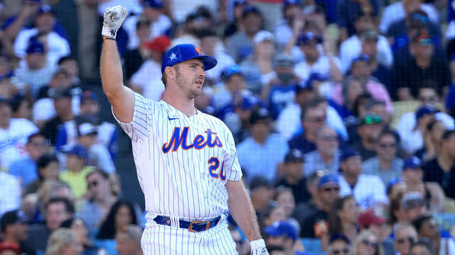 LOS ANGELES, CALIFORNIA - JULY 18: Pete Alonso #20 of the New York Mets reacts during the 2022 T-Mobile Home Run Derby at Dodger Stadium on July 18, 2022 in Los Angeles, California.