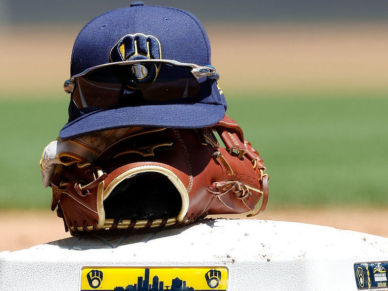 Brewers select switchpitcher Jurrangelo Cijntje in 18th round