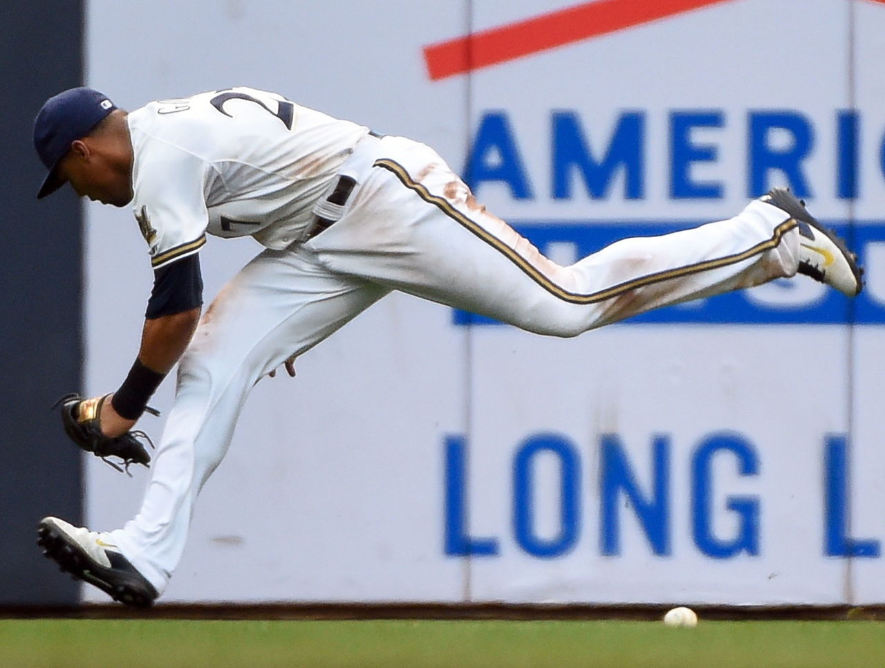 Blue Jays' Kiermaier prioritizing AL East, playing on grass in