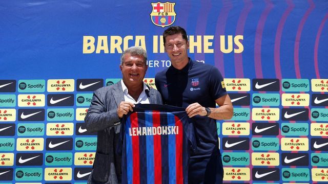 Polish football player Robert Lewandowski, with Barcelona President Joan Laporta, poses during a press conference in Fort Lauderdale, Florida, on July 20, 2022, as he is introduced as club Barcelona newest player. - Lewandowski will bring the 'winning mentality' Barcelona need according to new teammate Andreas Christensen. The Polish superstar has arrived in Miami to complete his move to the La Liga giants from Bayern Munich ahead of a July 20, friendly with David Beckham's Inter Miami.