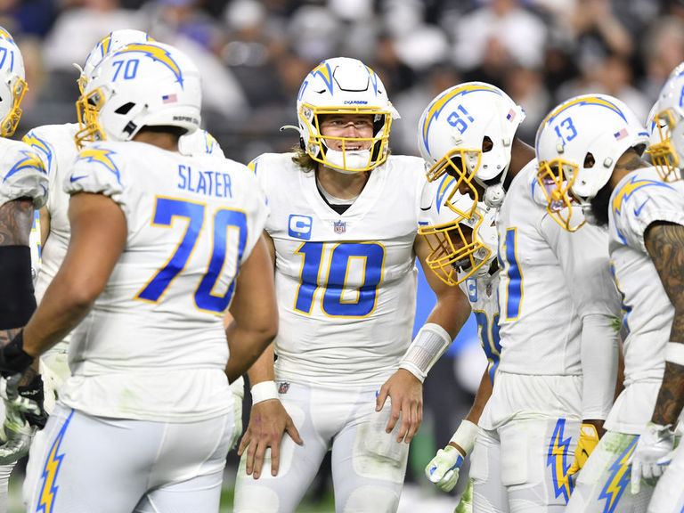 Chargers preparing for debut of Raiders' new-look offensive attack – Orange  County Register