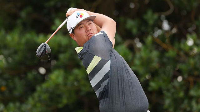 ST ANDREWS, SCOTLAND - JULY 14: Sungjae Im of South Korea tees off on the 3rd hole during Day One of The 150th Open at St Andrews Old Course on July 14, 2022 in St Andrews, Scotland.