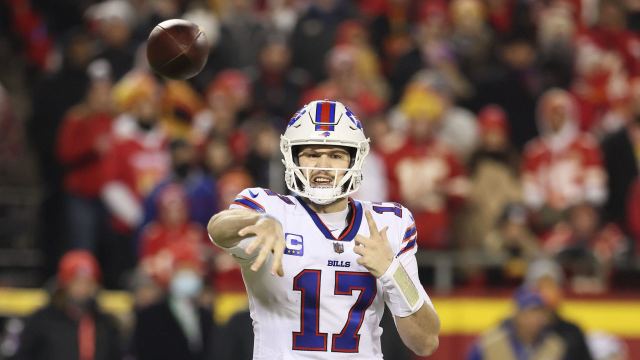 Football: NFL Playoffs: Buffalo Bills QB Josh Allen (17) in action, passing vs Kanas City Chiefs at Arrowhead Stadium. Kansas City, MO 1/23/2022 CREDIT: David E. Klutho