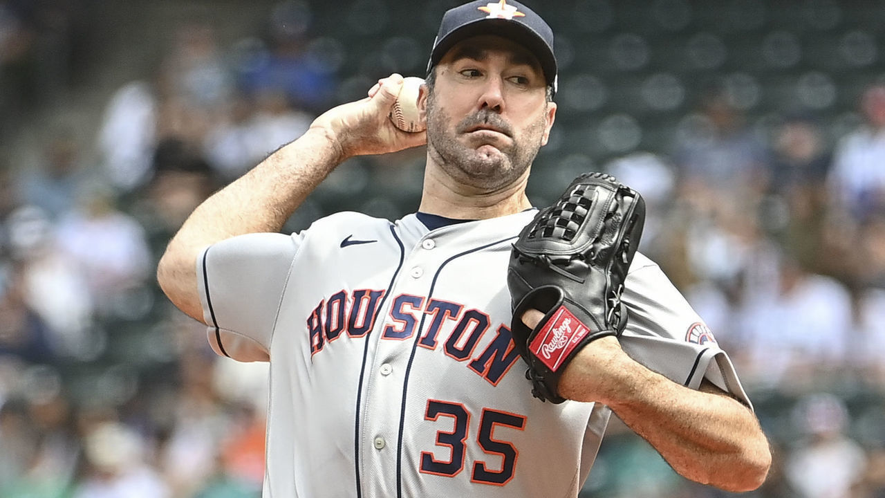 SEATTLE, WASHINGTON - JULY 23: Justin Verlander #35 of the Houston Astros throws a pitch during the first inning \H at T-Mobile Park on July 23, 2022 in Seattle, Washington.