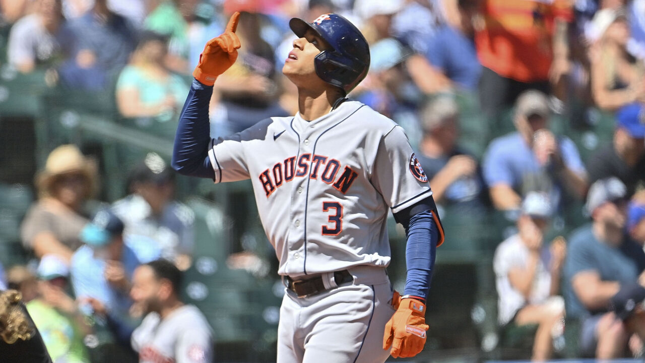 Shoddy A's defense makes it easy for Astros to get win