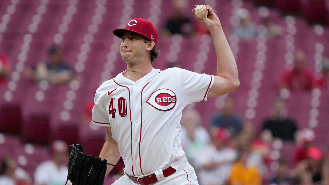 CINCINNATI, OHIO - JULY 25: Nick Lodolo #40 of the Cincinnati Reds pitches in the first inning against the Miami Marlins at Great American Ball Park on July 25, 2022 in Cincinnati, Ohio.