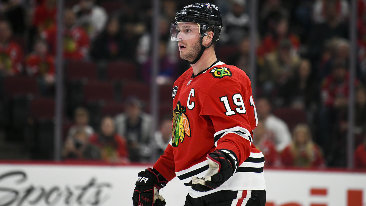 CHICAGO, IL - APRIL 25: Chicago Blackhawks Center Jonathan Toews (19) reacts to a penalty called against him during a NHL game between the Philadelphia Flyers and Chicago Blackhawks on April 25, 2022 at the United Center in Chicago, IL.