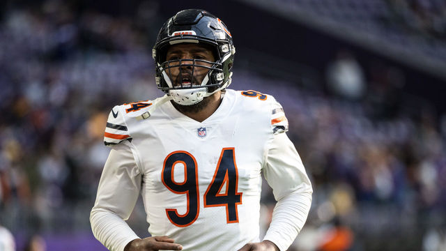 MINNEAPOLIS, MN - JANUARY 09: Robert Quinn #94 of the Chicago Bears warms up before the game against the Minnesota Vikings at U.S. Bank Stadium on January 9, 2022 in Minneapolis, Minnesota.