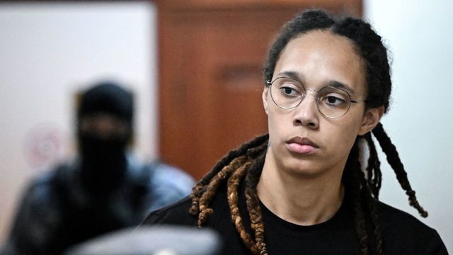 US WNBA basketball superstar Brittney Griner arrives to a hearing at the Khimki Court, outside Moscow on July 27, 2022. - Griner, a two-time Olympic gold medallist and WNBA champion, was detained at Moscow airport in February on charges of carrying in her luggage vape cartridges with cannabis oil, which could carry a 10-year prison sentence.