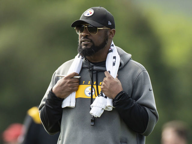 PITTSBURGH, PA - MAY 24: Pittsburgh Steelers head coach Mike Tomlin looks on during the team's OTA practice, Tuesday, May 24, 2022, in Pittsburgh, PA.