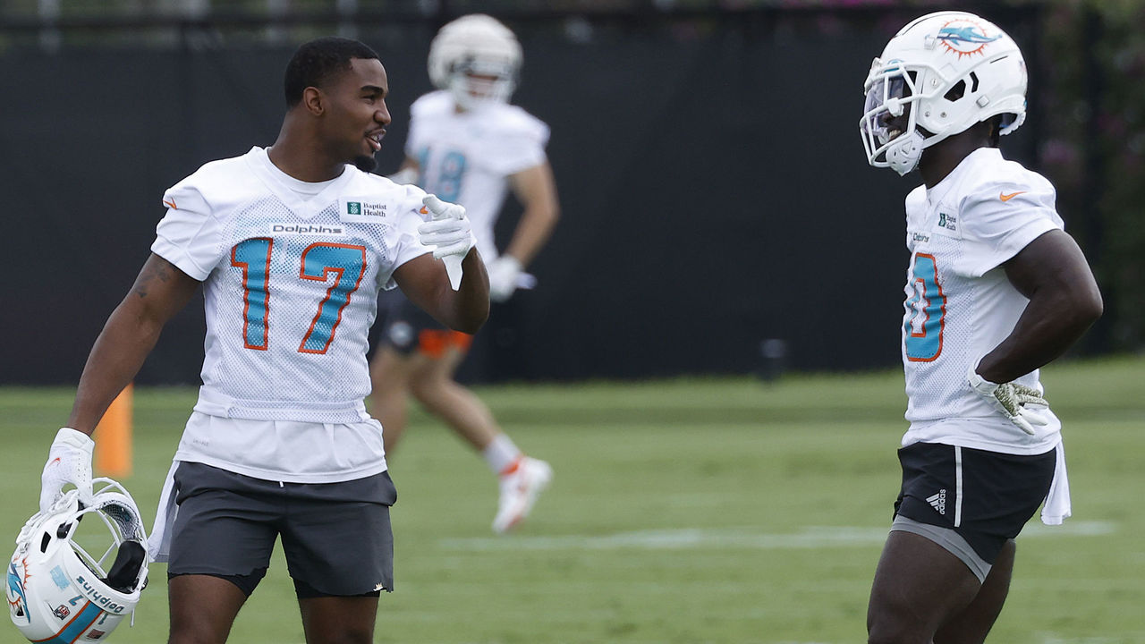 Who's the fastest Miami Dolphin: Tyreek Hill or Jaylen Waddle? 