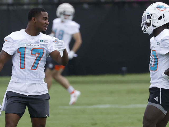 Who's the fastest Miami Dolphin: Tyreek Hill or Jaylen Waddle? 