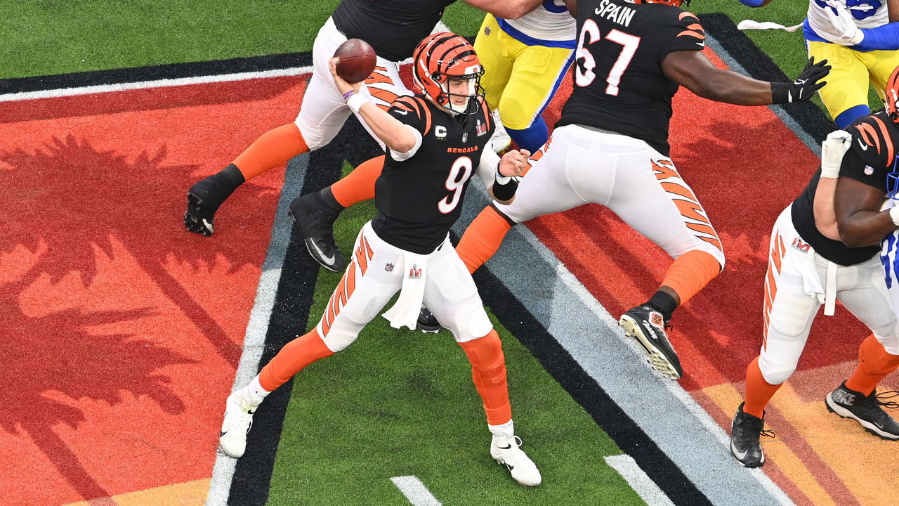 INGLEWOOD, CA - FEBRUARY 13: Cincinnati Bengals Quarterback Joe Burrow (9) throws a pass in the first half during Super Bowl LVI between the Cincinnati Bengals and the Los Angeles Rams on February 13, 2022, at SoFi Stadium in Inglewood, CA.
