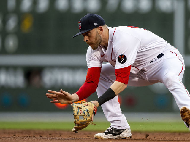 Trevor Story has hairline fracture near wrist, so Boston Red Sox shutting  him down from swinging for 10-14 days 