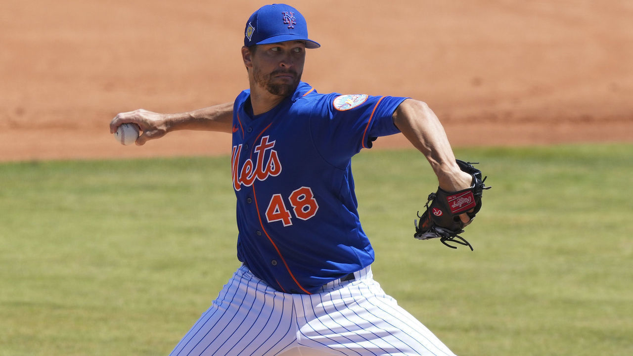 PORT ST. LUCIE, FLORIDA - MARCH 27: Jacob deGrom #48 of the New York Mets throws a pitch during the second inning of the Spring Training game against the St. Louis Cardinals at Clover Park on March 27, 2022 in Port St. Lucie, Florida.