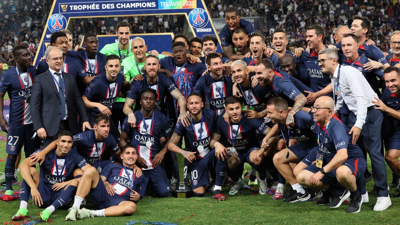 Paris Saint-Germain team players celebrate winning the French Champions' Trophy (Trophee des Champions) final football match, Paris Saint-Germain versus FC Nantes, in the at the Bloomfield Stadium, in Tel Aviv on July 31, 2022. - Paris Saint-Germain (PSG) beat Nantes 4-0 to clinch the trophy.