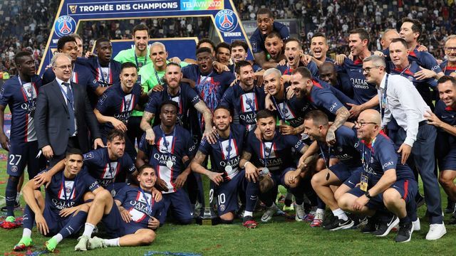 Paris Saint-Germain team players celebrate winning the French Champions' Trophy (Trophee des Champions) final football match, Paris Saint-Germain versus FC Nantes, in the at the Bloomfield Stadium, in Tel Aviv on July 31, 2022. - Paris Saint-Germain (PSG) beat Nantes 4-0 to clinch the trophy.
