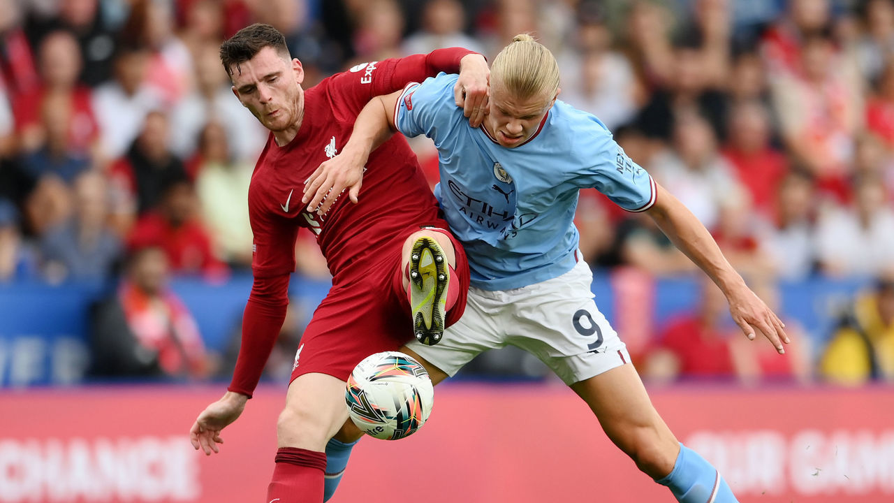 LEICESTER, ENGLAND - JULY 30: Andy Robertson of Liverpool challenges Erling Haaland of Manchester City during The FA Community Shield between Manchester City and Liverpool FC at The King Power Stadium on July 30, 2022 in Leicester, England.