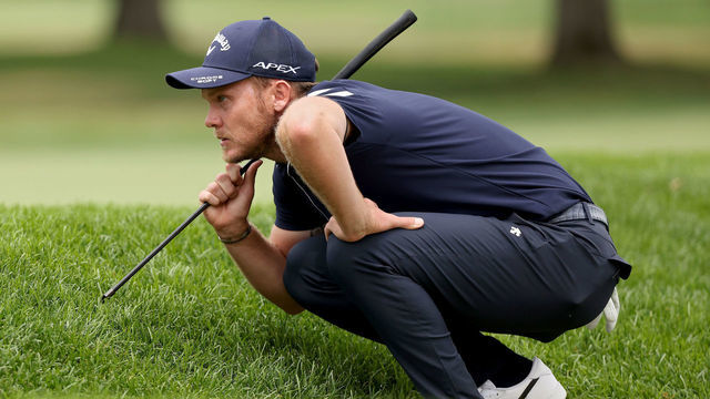 DETROIT, MICHIGAN - JULY 28: Danny Willett of England lines up a shot on the 16th hole during the first round of the Rocket Mortgage Classic at Detroit Golf Club on July 28, 2022 in Detroit, Michigan.