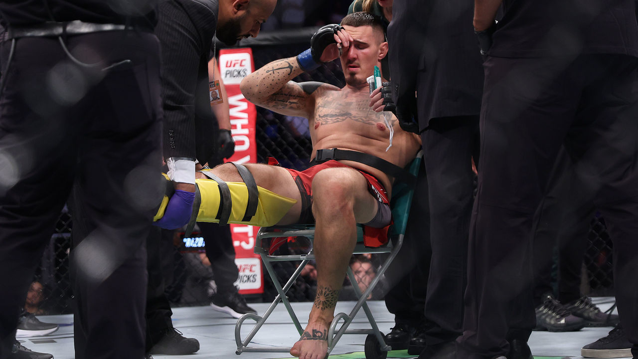 LONDON, ENGLAND - JULY 23: Tom Aspinall of England gets injured in the first round of his Heavyweight bout against Curtis Blaydes of USA during UFC Fight Night at O2 Arena on July 23, 2022 in London, England.