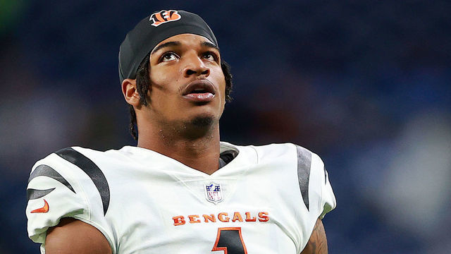 DETROIT, MICHIGAN - OCTOBER 17: Ja'Marr Chase #1 of the Cincinnati Bengals reacts during the first quarter against the Detroit Lions at Ford Field on October 17, 2021 in Detroit, Michigan.