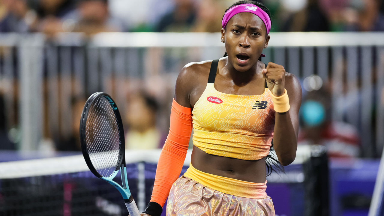 SAN JOSE, CALIFORNIA - AUGUST 04: Coco Gauff reacts against Naomi Osaka of Japan during the Mubadala Silicon Valley Classic, part of the Hologic WTA Tour, at Spartan Tennis Complex on August 04, 2022 in San Jose, California.