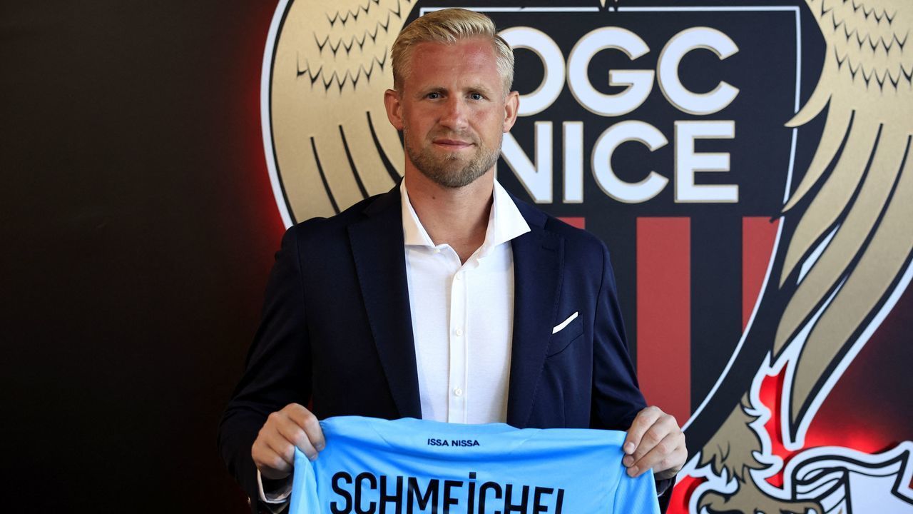 Danish goalkeeper Kasper Schmeichel poses with his jersey of the France's League 1 football club Nice, during a presentation of new recruits in Nice, southeastern France, on August 5, 2022.