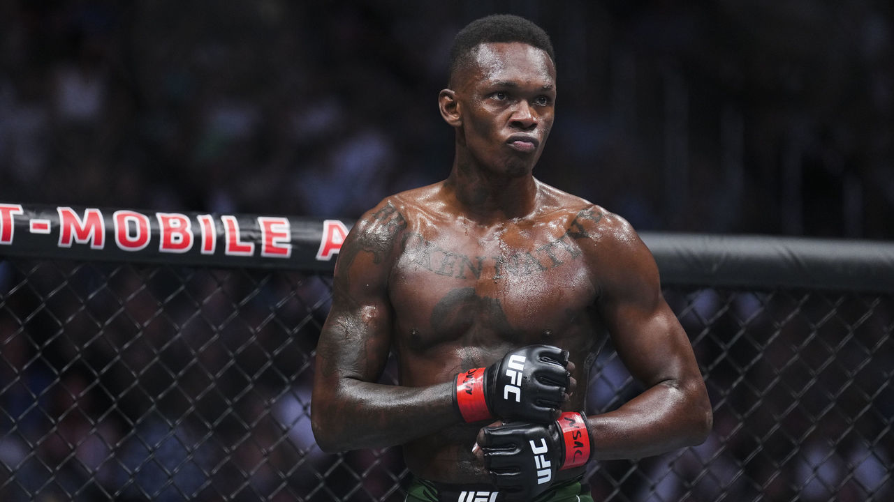 LAS VEGAS, NEVADA - JULY 02: Israel Adesanya of Nigeria awaits the start of the round in the UFC middleweight championship fight during the UFC 276 event at T-Mobile Arena on July 02, 2022 in Las Vegas, Nevada.