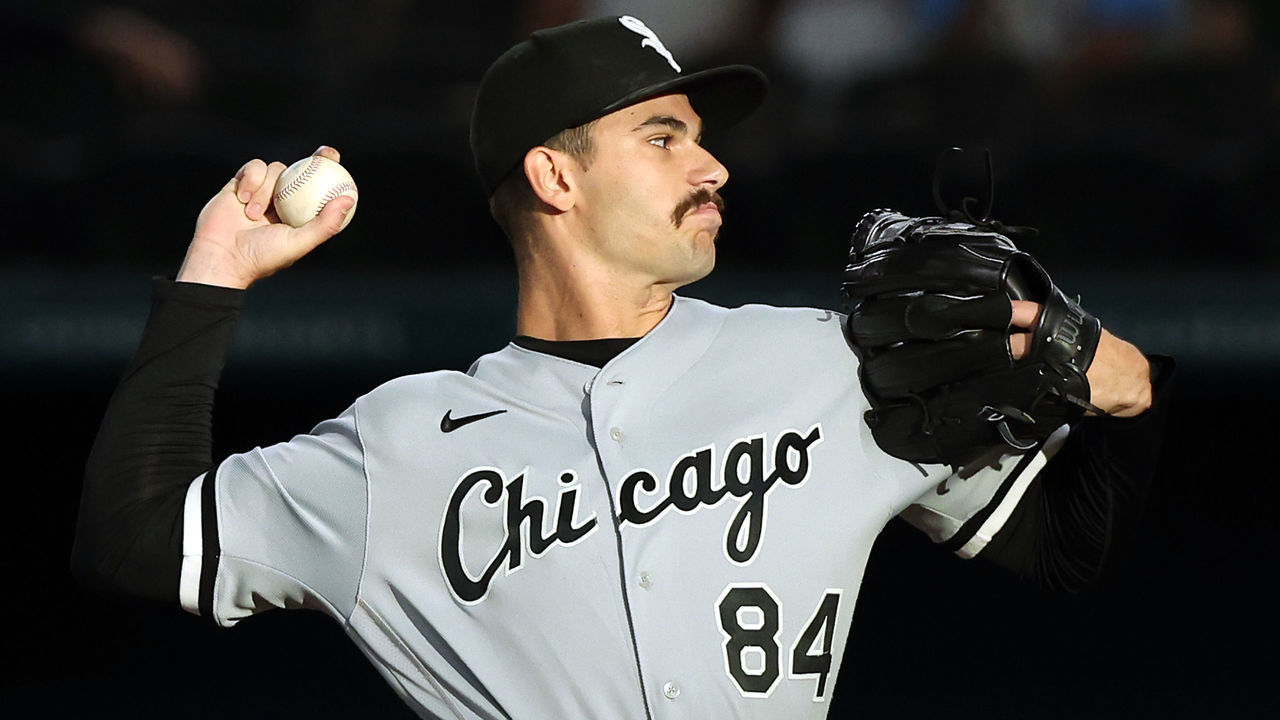 ARLINGTON, TEXAS - AUGUST 05: Dylan Cease #84 of the Chicago White Sox pitches in the first inning against the Texas Rangers at Globe Life Field on August 05, 2022 in Arlington, Texas.