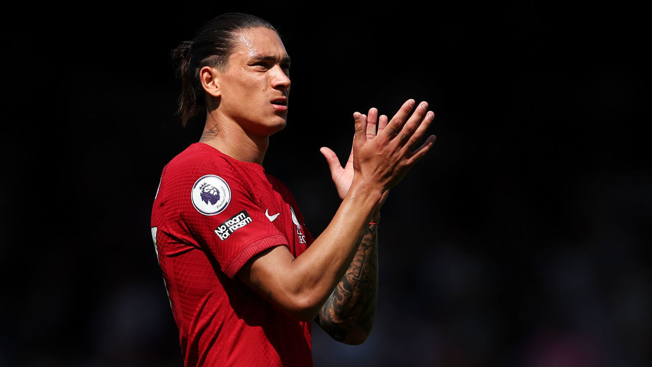 LONDON, ENGLAND - AUGUST 06: Darwin Nunez of Liverpool applauds the fans after the Premier League match between Fulham FC and Liverpool FC at Craven Cottage on August 06, 2022 in London, England.