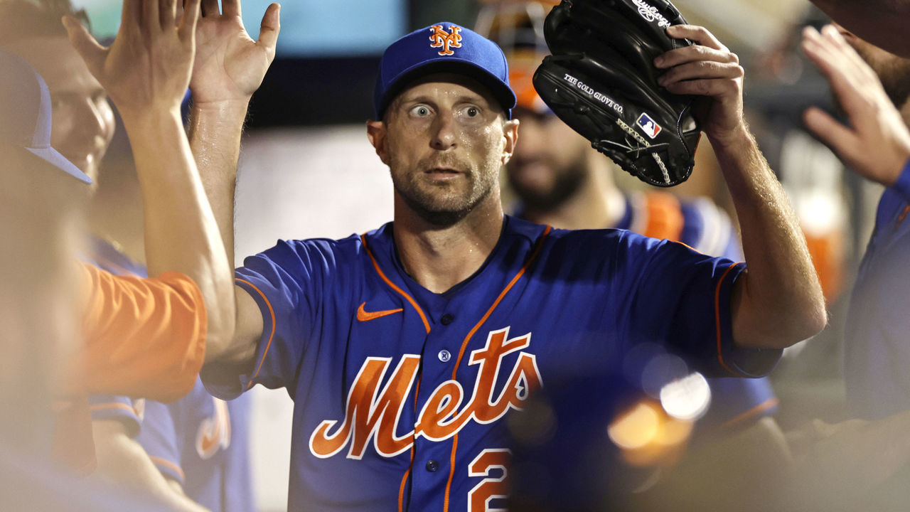 NEW YORK, NY - AUGUST 6: Max Scherzer #21 of the New York Mets gets high-fives from teammates in the dugout during the seventh inning against the Atlanta Braves in the second game of a doubleheader at Citi Field on August 6, 2022 in the Queens borough of New York City.