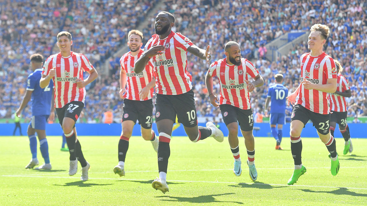 LEICESTER, ENGLAND - AUGUST 07: Brentford's Josh Dasilva celebrates scoring his teams 2nd goal during the Premier League match between Leicester City and Brentford FC at The King Power Stadium on August 7, 2022 in Leicester, United Kingdom.